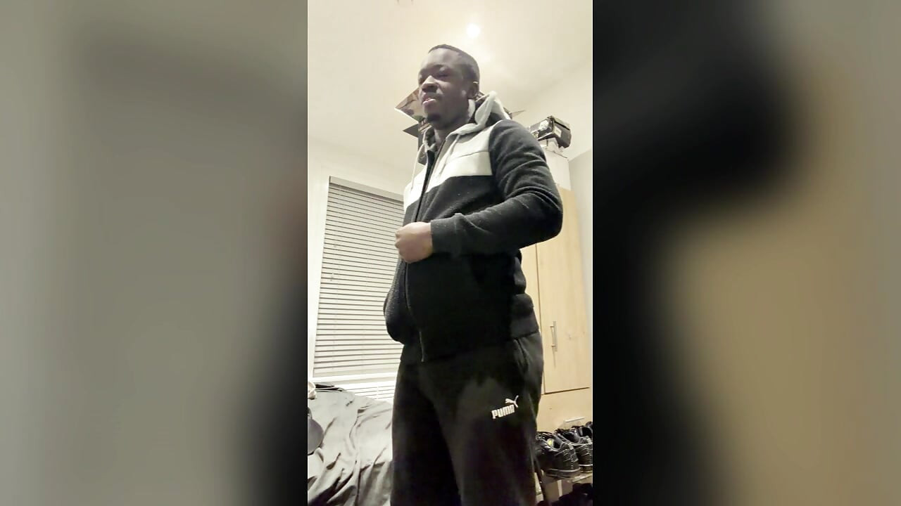 Hou je van een man in een trainingspak en jockstrap?