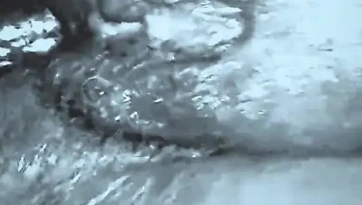 Büyük götlü arkadaşımın ateşli annesi, yarak emiyor ve götünü veriyor