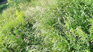 Kennie Jai Walks In The Park By The River Cumpletely Bogel!