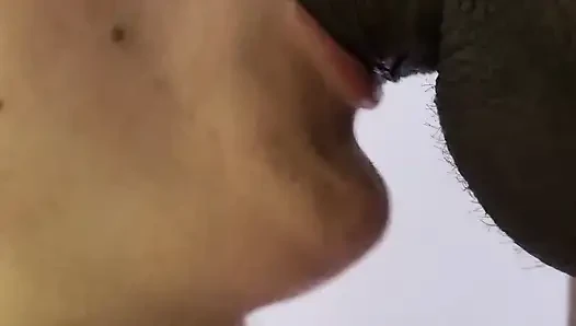 Tüm yarağını ağzıma soktum ve tüm sütü yutmak için dışarı çıkarıyorum!
