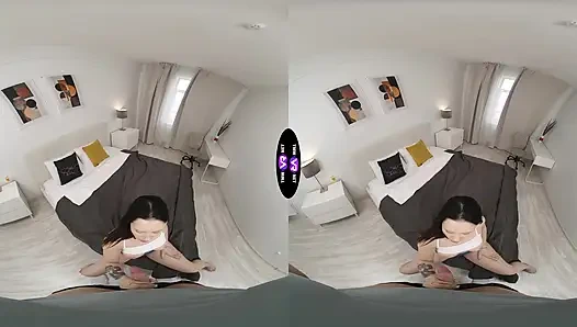 Rihanna Black Drops Her Towel For The Neighbor's Morning Surprise - TeenMegaWorld