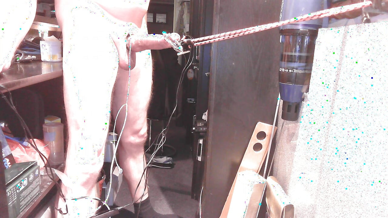 Streching my Cock under estim
