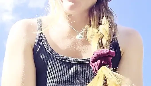 Cewek hot rambut merah lagi asik seks anal pakai butt plug