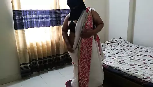 Abnormal 35 year old Indian aunty gets Fucked by work Boy (Hindi Audio)