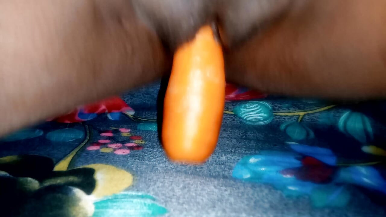 Desi village hot wife carrot  masturbation sex video