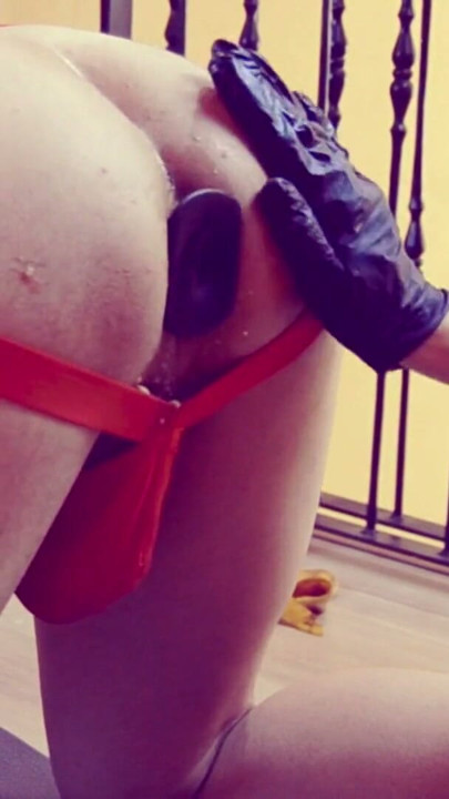 فيمنوم متطرفة تحشو الموز في مؤخرته بعد حقنة حليب | المقطع 3