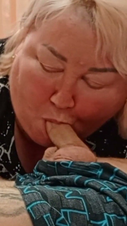 Mother-in-law sucks all the cum out of the penis | Clip 1