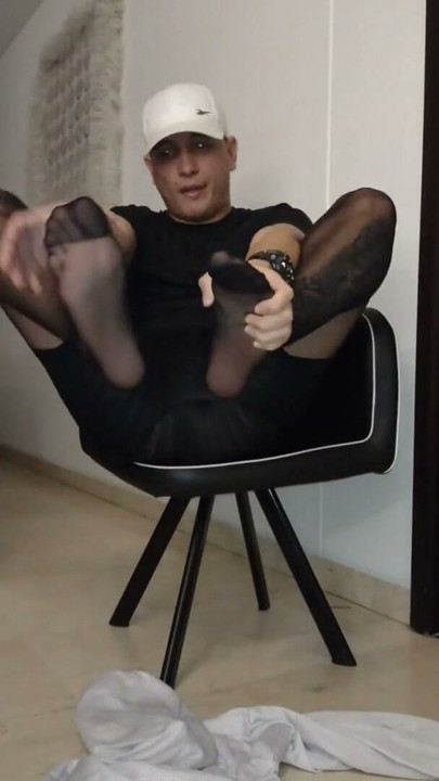 watch this man in pantyhose and masturbate watching him | Clip 1