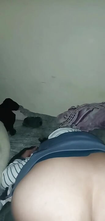 Ik belde mijn beste vriendin om me gezelschap te houden en ze baadde in mijn sperma