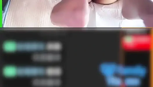 Siaran langsung video guru dibagikan dengan sekelompok pria bernafsu