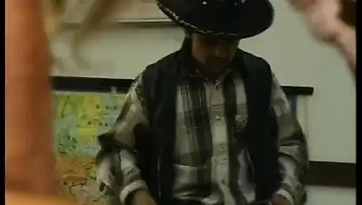 Alman kapılarının arkasında özenle sikiliyor