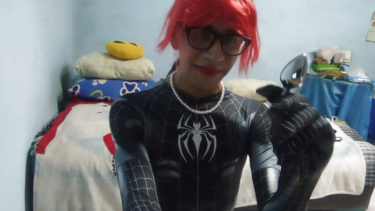 جوسلين كروسديكسر في شبكة تنكرية ضيقة بكعب عال الجزء الثاني