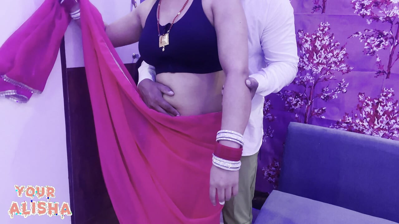 Caliente esposa india Alisha fue follada en sari por su marido
