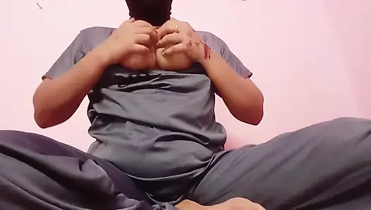 Xxx Hintli üniversiteli kız parmakla video