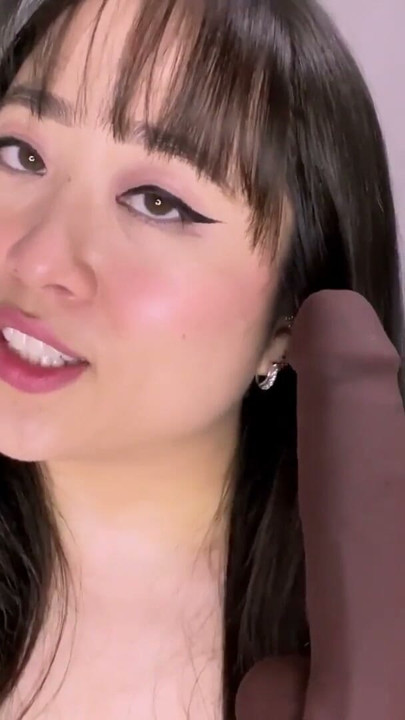 Enseñándole a tu linda compañera asiática a chupar pija -ASMR BJ | Clip 1