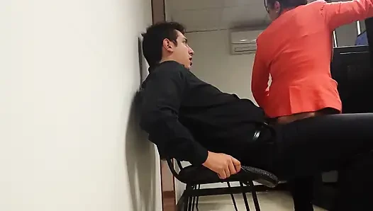 Daha fazla bekleyemiyorum ve ofiste seks yapıyoruz!