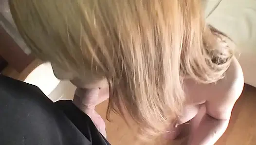 Vollbusiges japanisches teen mit behaartem busch