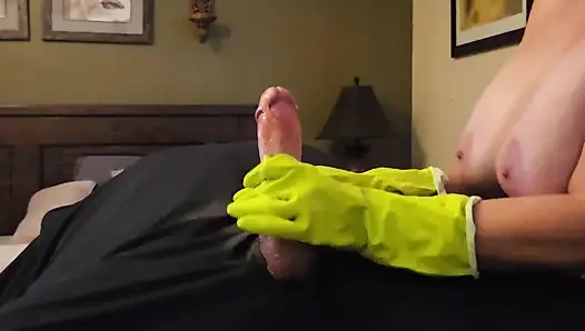 Super NAHAUFNAHME Latexhandschuhe und heiße Öl POV Edging Penis massage mit riesigem CUMSHOT