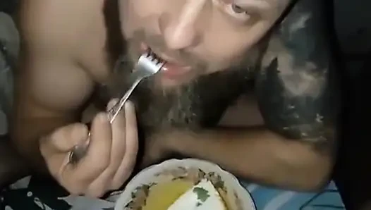 Cake in urine, a very tasty combination