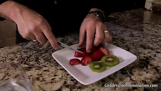 Böldüğüm için cezalandırılıyor