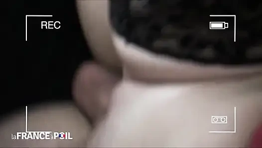 Heiße brünette macht sex-tape mit geilem jungem schwanz