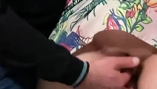 Fantasi di kereta bawah tanah! Memek gadis sange ini di-fingering sama orang asing