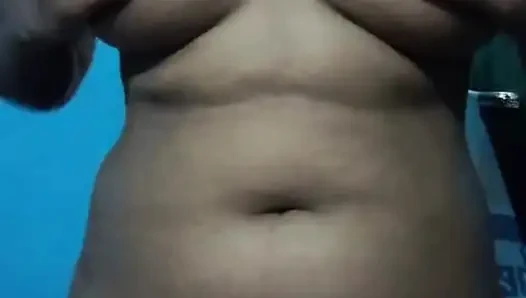 Stiefschwester sendet nacktes und sexy video