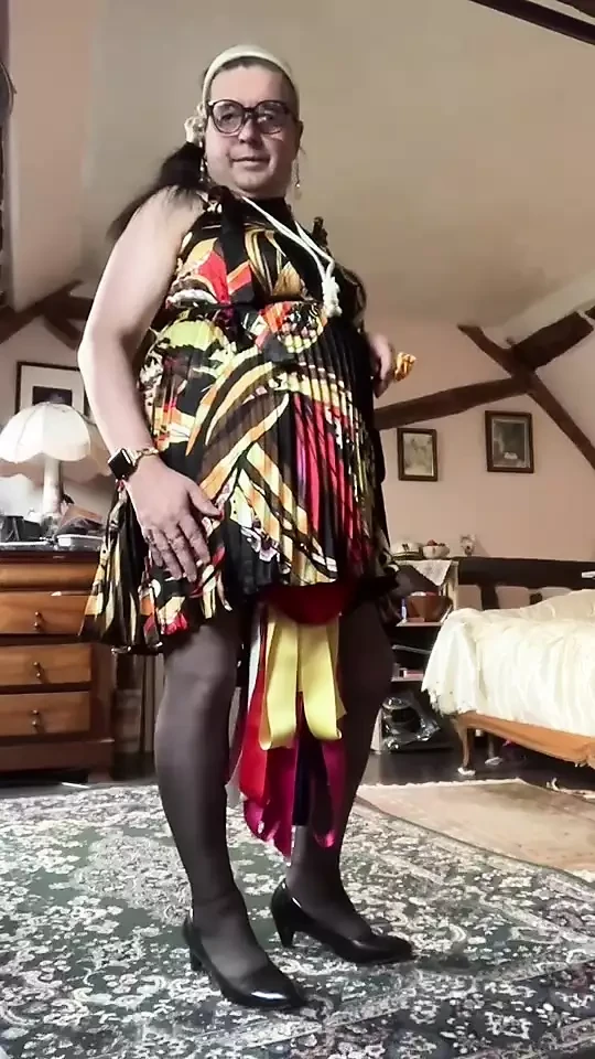 Outfit with a little pleated dress for a night out