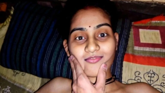 COLLEGE-MÄDCHEN ANKITA, SCHNELLER SEX MIT INDISCHEM DESHI-SEXVIDEO MIT FREUND