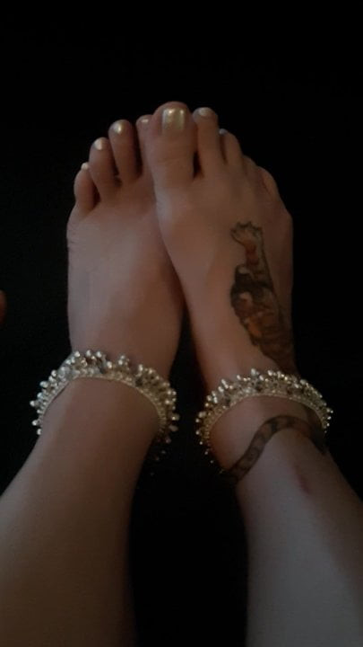 Feet jingling