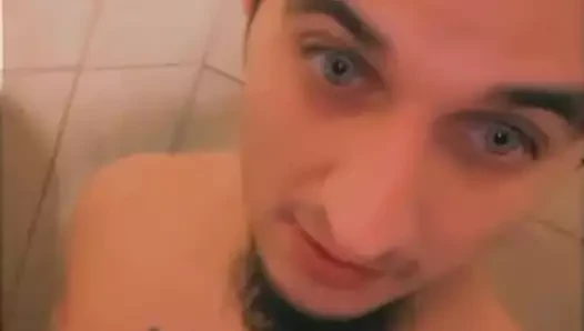 Evde tek başına duş
