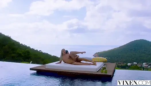 Vixen She Chose to Be Naughty on Vacation