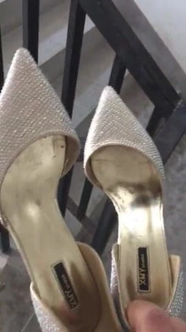 Sweep floor play glue high heels