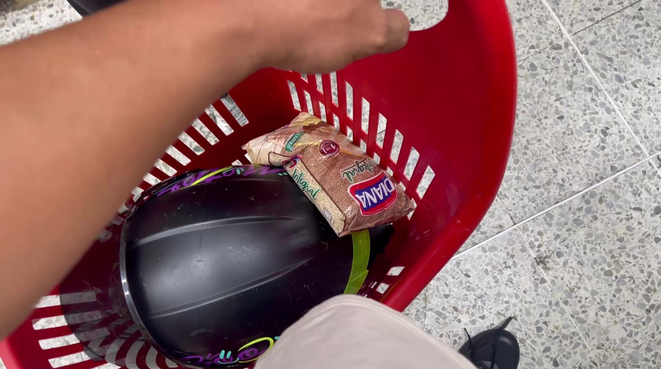 Kawan membawa saya ke rumahnya dengan sangat seksi