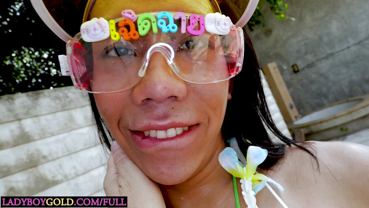 Songkran Thailändsk ladyboy knullar killen anal efter att han knullade hennes första
