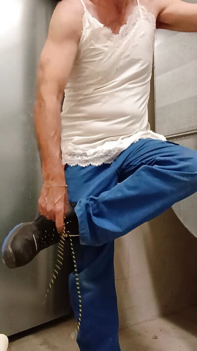 Crossdressing at work - Friday 12:40