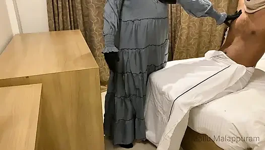 Müslüman Thatha üvey kayınbiraderi ile sakso ve domaltarak sikişiyor