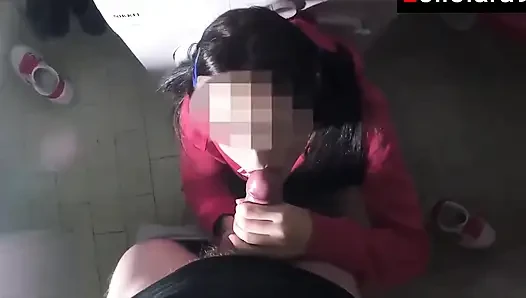Cewek sange ini lagi asik nyepong dan ngentot mesin cuci baju - lollolara91