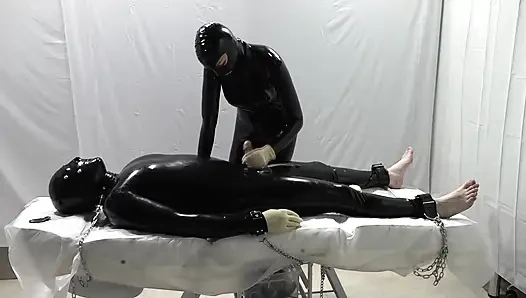 Bayan Dominatrix ve bir köle üzerindeki deneyleri.