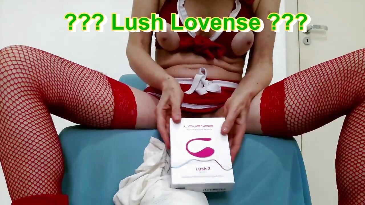 एक श्रीमती क्लाउड्स दूसरों के क्रिसमस प्रस्तुत करती है