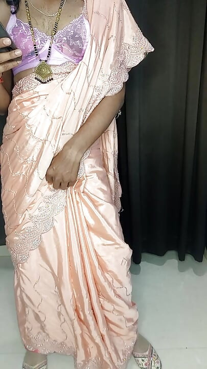 Indisk hot sexy fjern saree og vis frem sexy BH