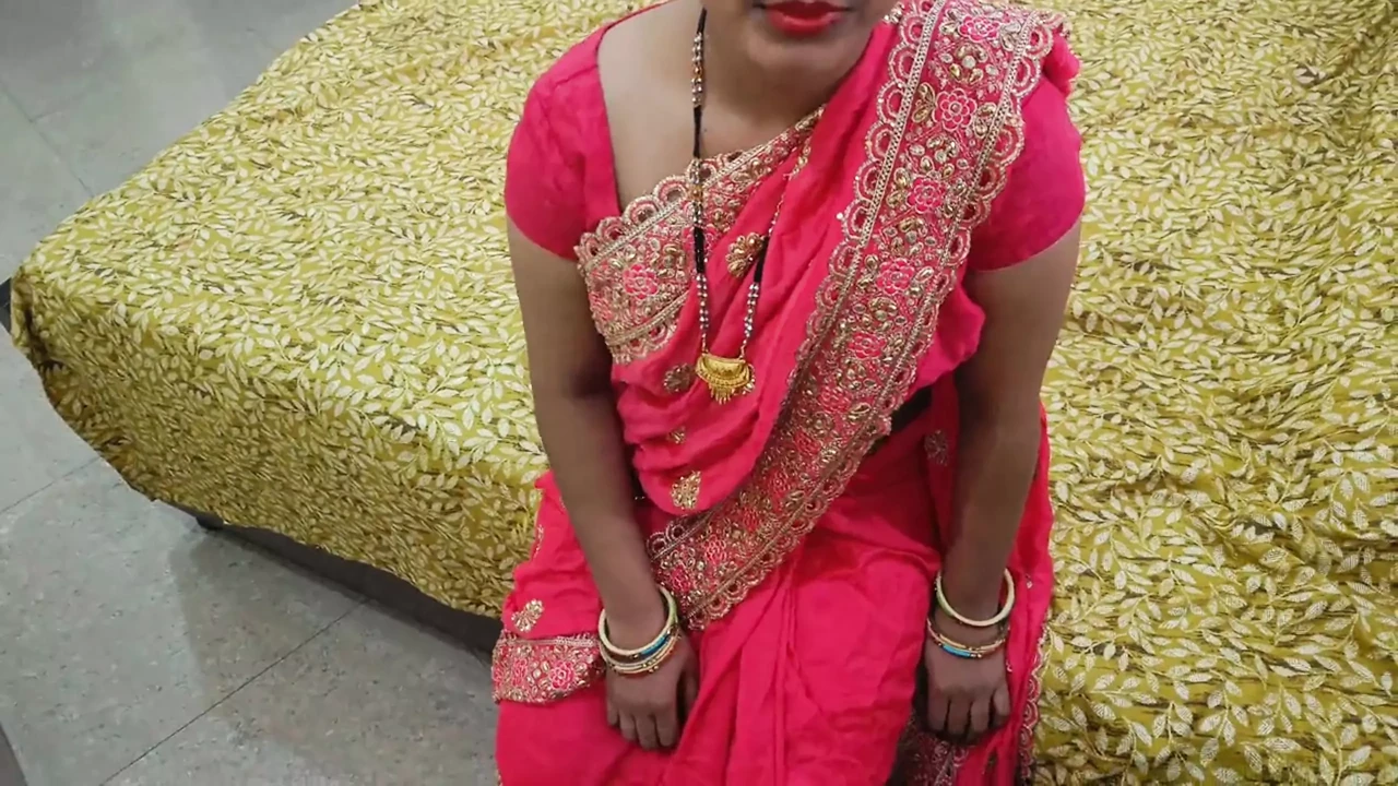Gawo's desi bhabhi called her home and got sex done in the kitchen, my cute sister-in-law got to know for the first time, small doggy style and clear Hindi