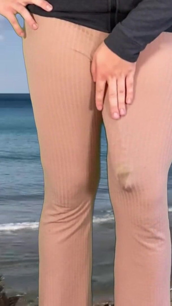 Snažan trenutak iz "Ogroman kurac shemale sperma na plaži"