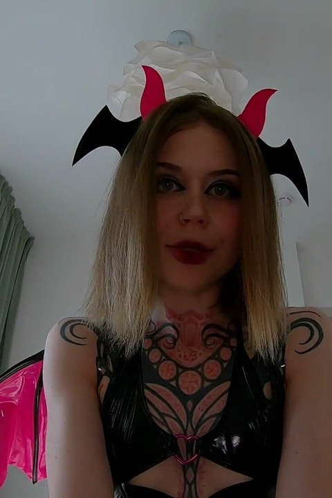 Creampie dubur untuk Succubus kencing