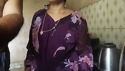 Pasangan desa India berhubungan seks di dapur