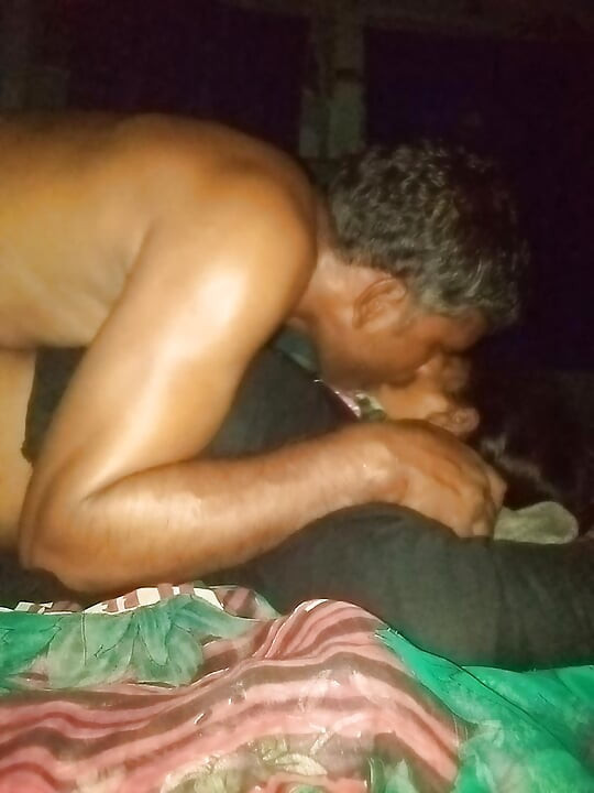 Desi bhabhi ki hard chudai chut se pani nikal diya