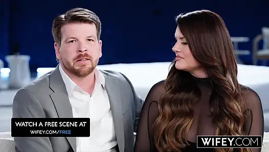 WIFEy, wunderschöne kurvige hotwife lacy bekommt für die ultimative gangbang-Überraschung die augen verbunden