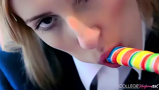 Sophia smith lagi asik habis-habisan