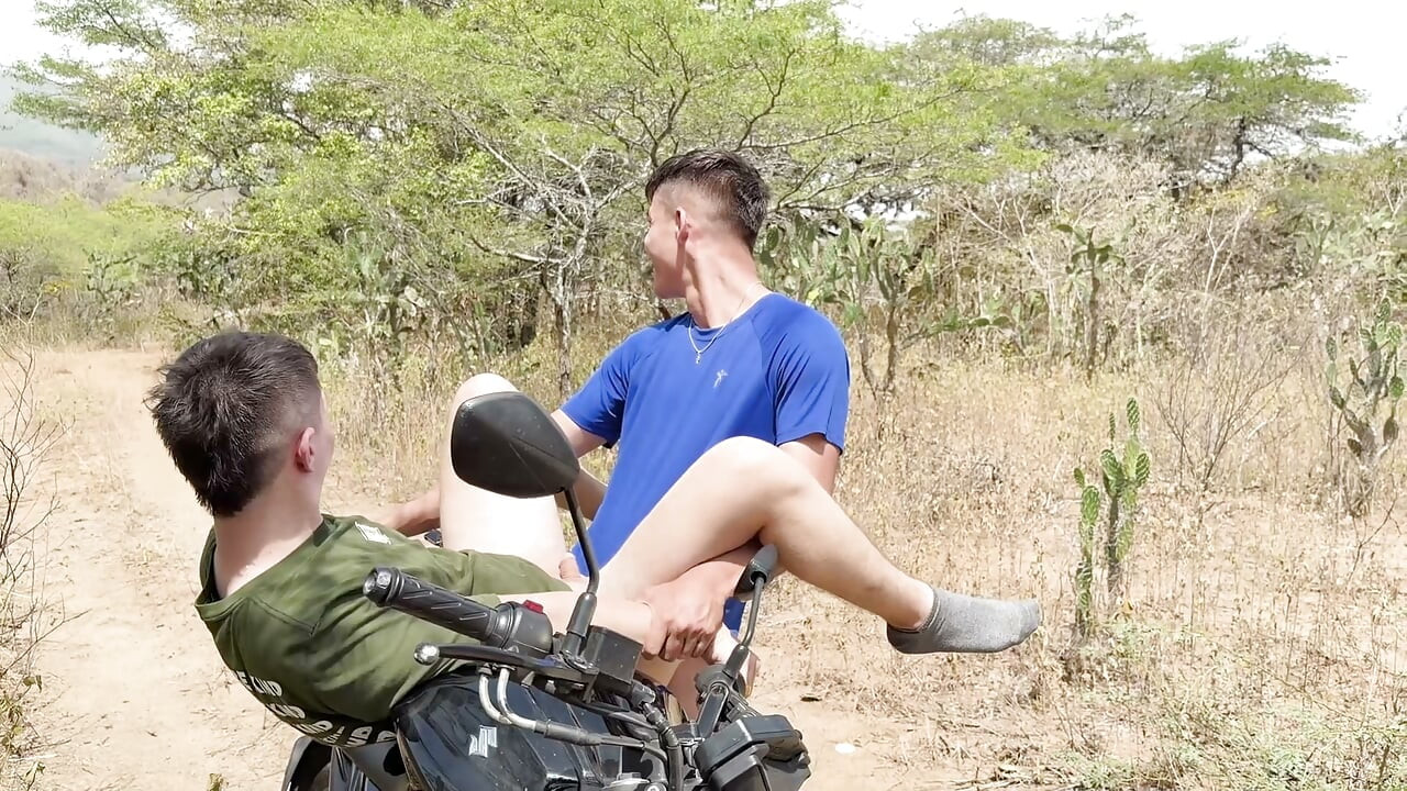 Walk with my best Colombian TWINK FRIEND and I to the river... it ended in an OUTDOOR FUCK