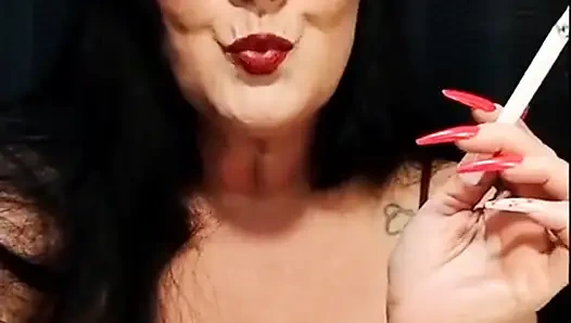 Tante seksi ini dientot habis-habisan sama besar pria kulit hitam